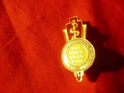 Insigna Centenarul Invatamantului Medical Militar Superior 1884-1984 , h=3cm foto