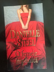 ?O femeie implinita?, Danielle Steel foto
