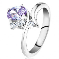 Inel cu oval de culoare violet deschis și brațe curbate, trei zirconii transparente - Marime inel: 49