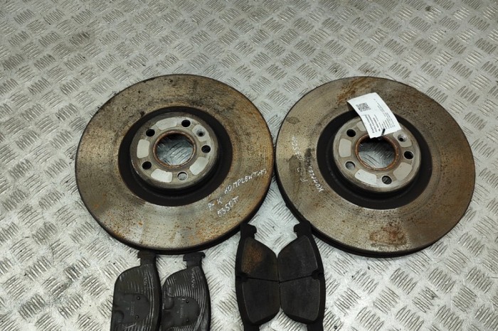 Set disc de fr&acirc;nă față VOLVO XC60 II 246 2023 OEM: 31471034 30336829