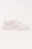 Karl Lagerfeld sneakers din piele KOURTNEY culoarea alb, KL53019