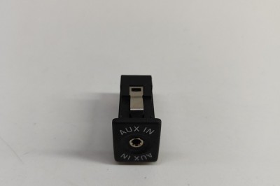 Port USB/AUX-In VW SHARAN 7N1, 7N2 2011 OEM: 5M0035724 30642986 foto