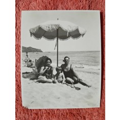 Fotografie, Geo (dr. Litarczek, parintele radiologiei romanesti) impreuna cu parintii la plaja la Techirghiol, 1929