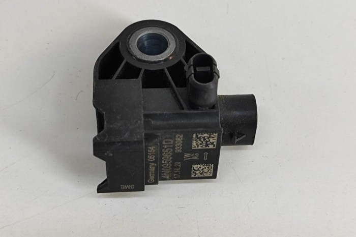 Senzor de impact st&acirc;nga față AUDI Q5 FY 2021 OEM: 4N0959651D | 28537296