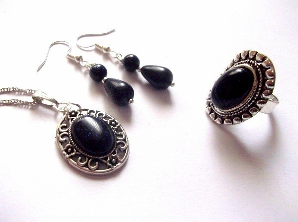Setul colier , inel si cercei cu goldstone negru 42391
