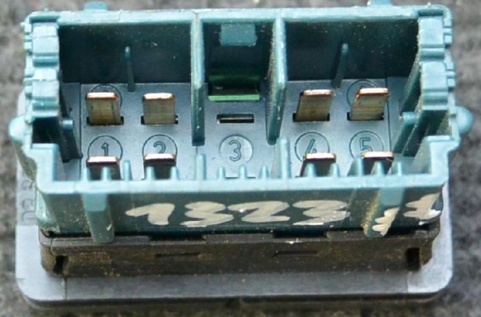 Comutator CITRO&Euml;N XSARA PICASSO N68 2001 OEM: AVRIL1 1598228