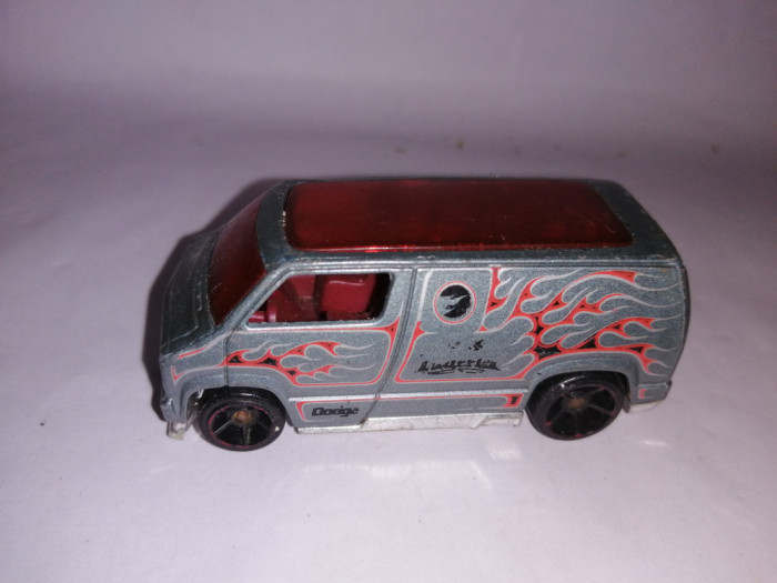 bnk jc Hot Wheels Custom `77 Dodge Van