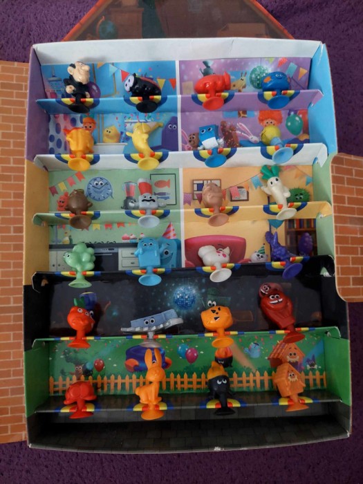 Album joc Stikeez happy home cu figurine,ventuze stikeez mega popz,colectie