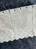 Draperie albă cu broderie fină