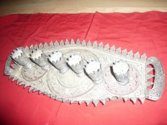 Tava veche metal argintat filigranat cu 6 suporturi paharele lichior ,dim.=42x17
