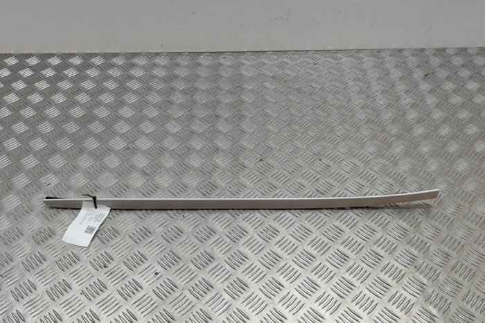 Ornament vertical parbriz dreapta BMW X5 F15, F85 2015 OEM: 7292406 | 24622808