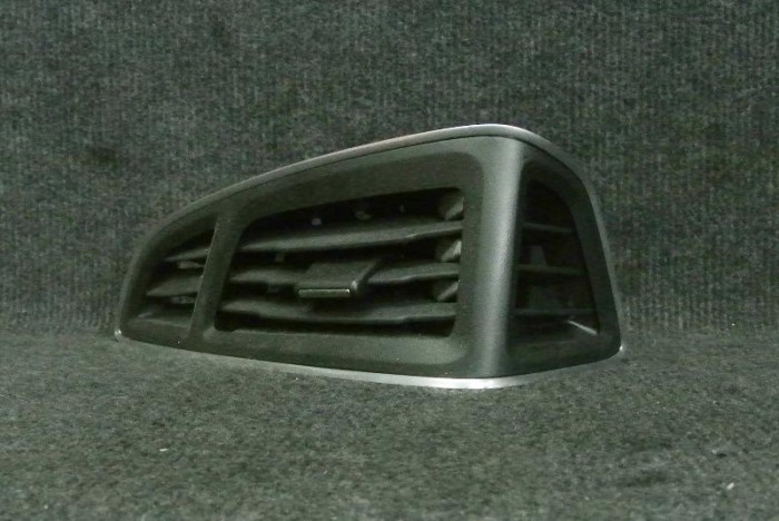 Gura de ventilație planșa de bord FORD FOCUS III 2011 OEM: BM51018B08,BM51-A018B09DF-3JA6 1552530