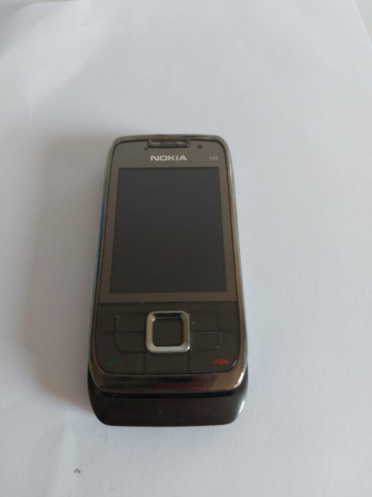 Telefon Nokia E66 folosit
