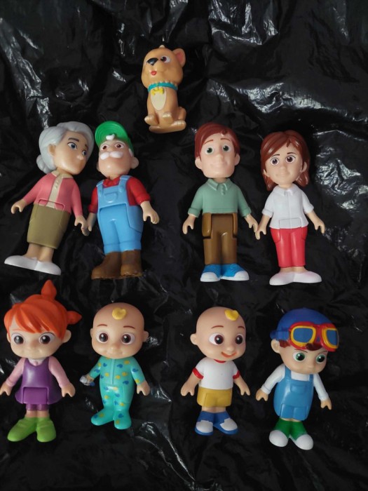 Jucarii vechi-Figurine FAMILIA-BUNIBI-PARINTI-COPII si CATEL,lot de Colectie