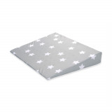 Cumpara ieftin Perna inclinata antisufocare, Lorelli Air Comfort, 60 X 45 X 9 cm, husa detasabila si lavabila, Grey Stars