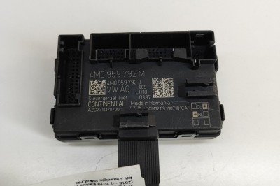 Modul de control ușă dreapta față AUDI E-TRON GEN 2019 OEM: 4M0959792M,4M0959792J,A2C7711370700 28516229 foto