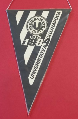 Fanion fotbal - UNIVERSITATEA CLUJ (dimensiuni mari 30x19.5 cm) foto
