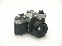 Canon AE-1 cu obiectiv 50mm f1.7 foto