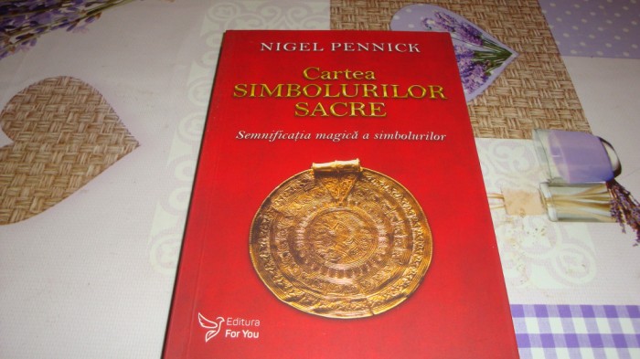 Nigel Pennick - Cartea simbolurilor sacre - 2007