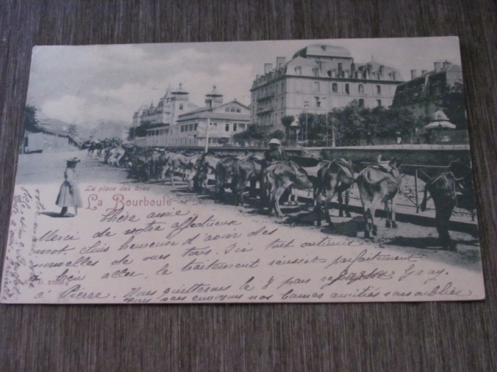 Carte Poștală Franceză &ndash; &bdquo;La Bourboule, Place des D&icirc;mes&rdquo; cu Caravană de Măgari, Istorică pentru Colecționari