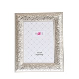 Rama foto argintie cu model embosat 15x20 cm