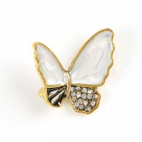 Brosa martisor fluture cu aripi albe