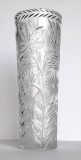 Vaza inalta din cristal masiv, model deosebit cu motive florale realizate manual, inaltime 31 cm, vintage anii 60
