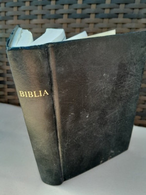 Biblia sau Sfanta Scriptura A Vechiului si Noului Testament, cu trimiteri foto