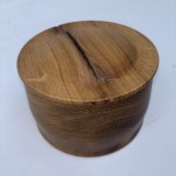 Cutie din stejar, cu capac Dimensiuni interior 6x10 cm Finisat cu ulei mineral și ceara de albine și carnauba