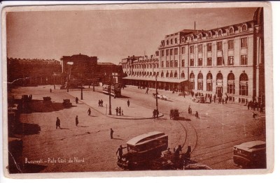 16- Bucuresti - Piata Garii de Nord, carte postala / Gara de Nord animata masini foto