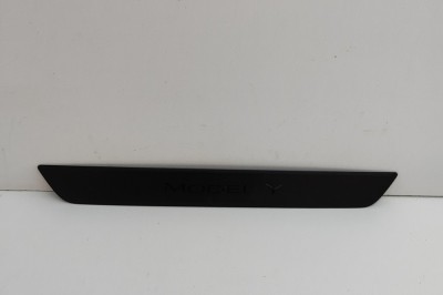 Ornament prag st&amp;acirc;nga față TESLA MODEL Y 2022 OEM: 1494301-00-B 21927482 foto