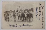 TARANI ROMANI : BARBATI , FEMEI , COPII , CU CARUL CU BOI , LA MARGINEA UNUI RAU , CARTE POSTALA , CLASICA , DATATA 1900