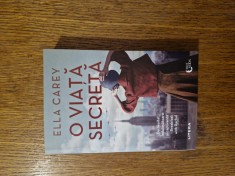 O viata secreta De Ella Carey foto