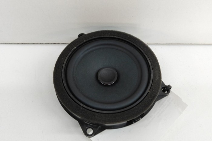 Difuzor ușă dreapta spate BMW i4 G26 2023 OEM: 2622560 23821907