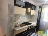 Tomis Nord, de inchiriat 3 camere, decomandat, gaze, mobilat, 450&euro;