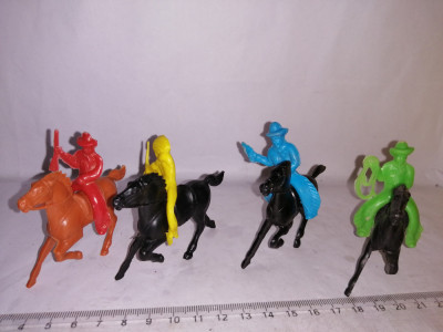 bnk jc Lido lot 4 figurine plastic cowboy si indian calare (7) foto