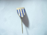 Insigna veche fotbal - UNIVERSITATEA CRAIOVA , metal si email , h=1,7cm