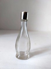 Sticluta veche de la parfum din perioada comunista in Romania, goala, 8cm