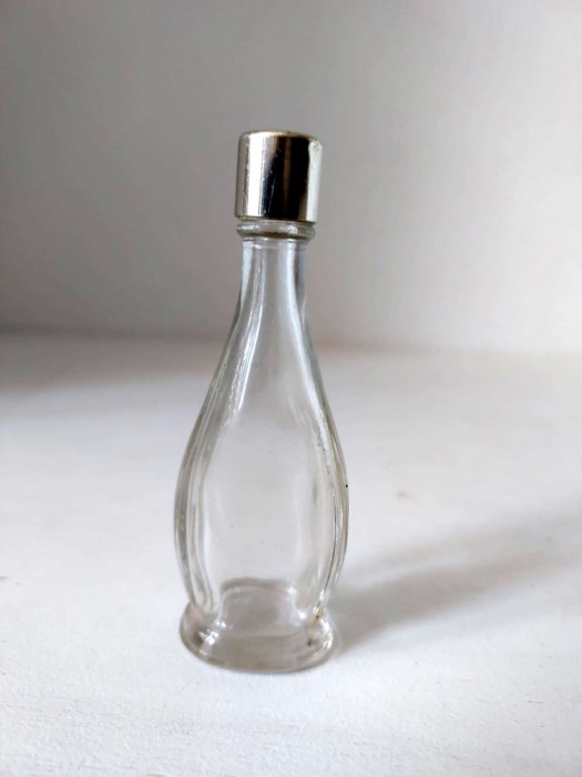 Sticluta veche de la parfum din perioada comunista in Romania, goala, 8cm