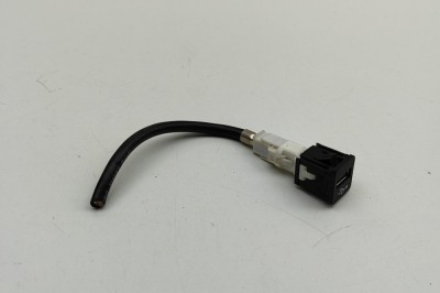 USB BMW 3 G20, G28 2022 OEM: 9229294 31206363 foto