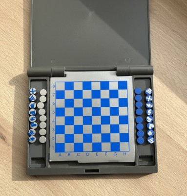 Joc de societate portabil 4 in 1 - Șah, X și Zero, Solitaire, Table foto