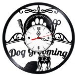 Ceas de perete decorativ Dog Grooming, realizat din disc de vinil upcycled, model Salon Cosmetica Canina cu Foarfeca si Pieptene, negru, 30 cm