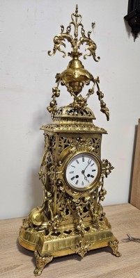 Ceas de seminenu cu pendul, din bronz foto