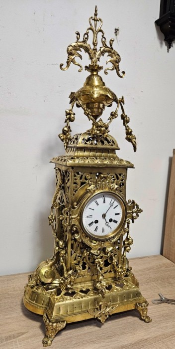 Ceas de seminenu cu pendul, din bronz