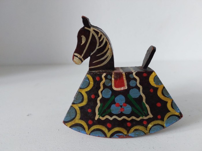 Cal / Calut lemn pictat manual, obiect artizanat, 8x8x5cm, decor, jucarie
