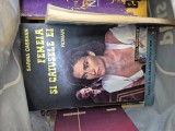 Femeia și cătușele ei vintage