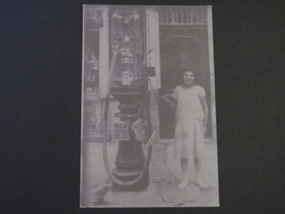 Stație de Benzină Automobilă cu Pompa Antică - Carte Poștală Franța ,Necirculată foto