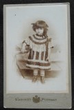 Fotografie pe carton, fetita cu rochita si ghetute, inceput de secol XX