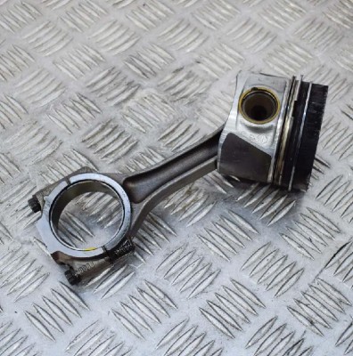 Piston AUDI A4 Avant 8K5, B8 2013 OEM: 038J03LS | 3375480 foto