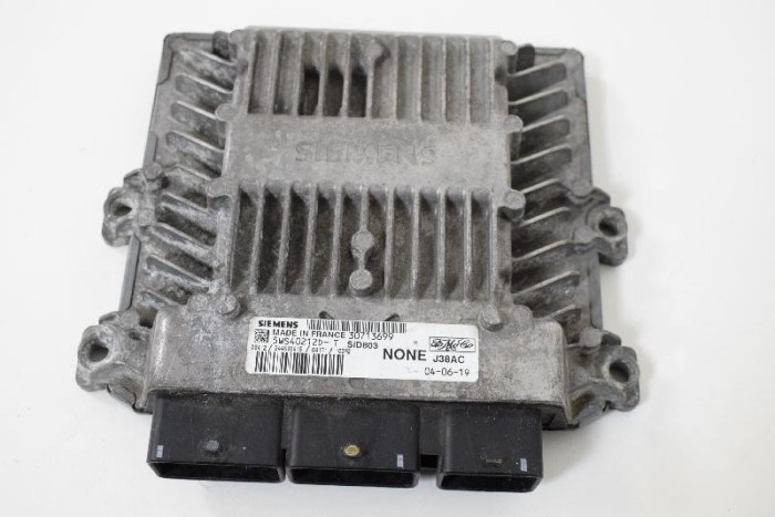 Unitate de control motor VOLVO S40 II MS 2004 OEM: 30713699,5WS40212D | 2872634